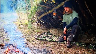 Uk solo bushcraft Natural shelter Wildcamping [upl. by Wadleigh]