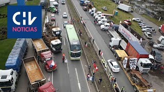 Así fue el primer día del paro indefinido de camioneros a lo largo del país [upl. by Nabru646]